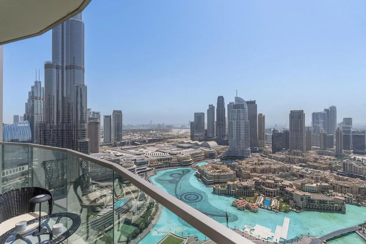 Lux 3 Bedroom & Maidroom Burj & Fountain View 1Gbps Wifi Dubai 0*,  Emirados Árabes Unidos